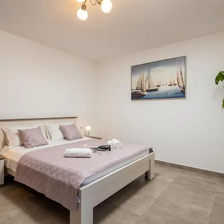 Navika Apartment